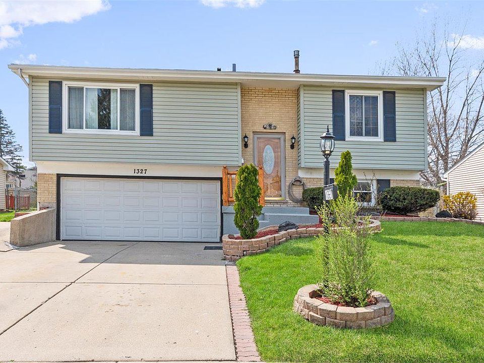 1st image of 1327 E Kennedy Dr