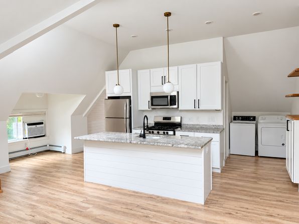 682 Whitney Ave #3