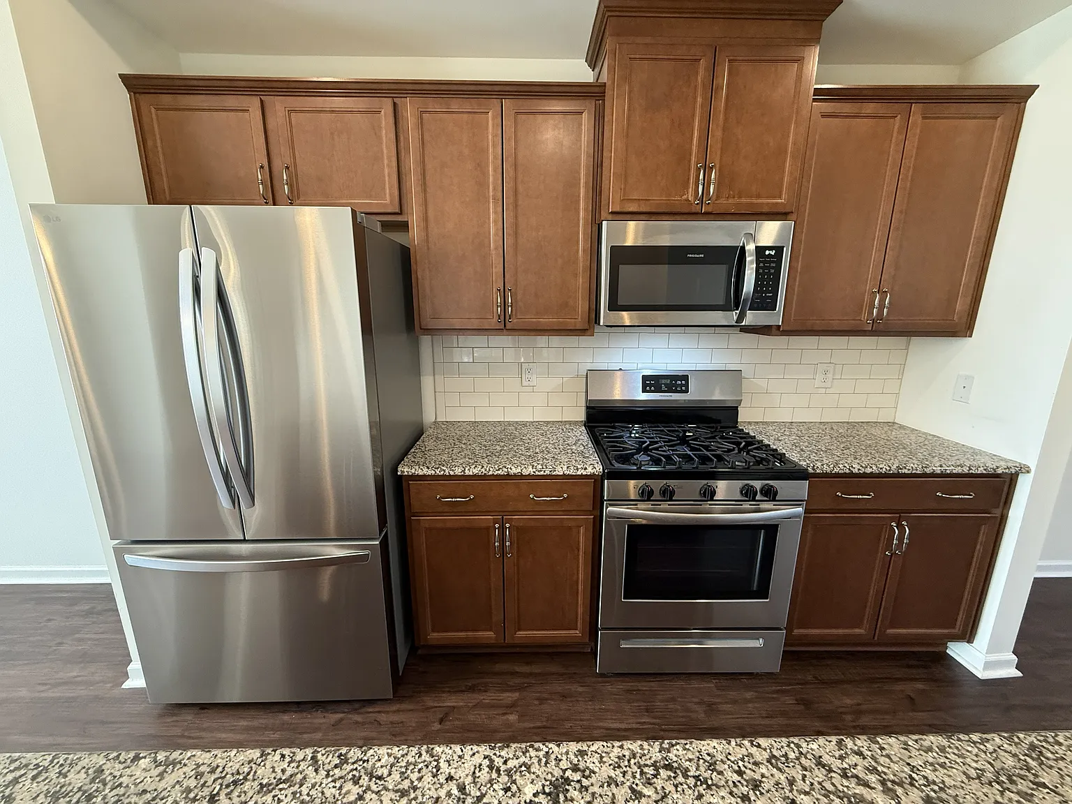 3 bed, 3.5 bath, 1856 sqft, $2,100 — Photo 3