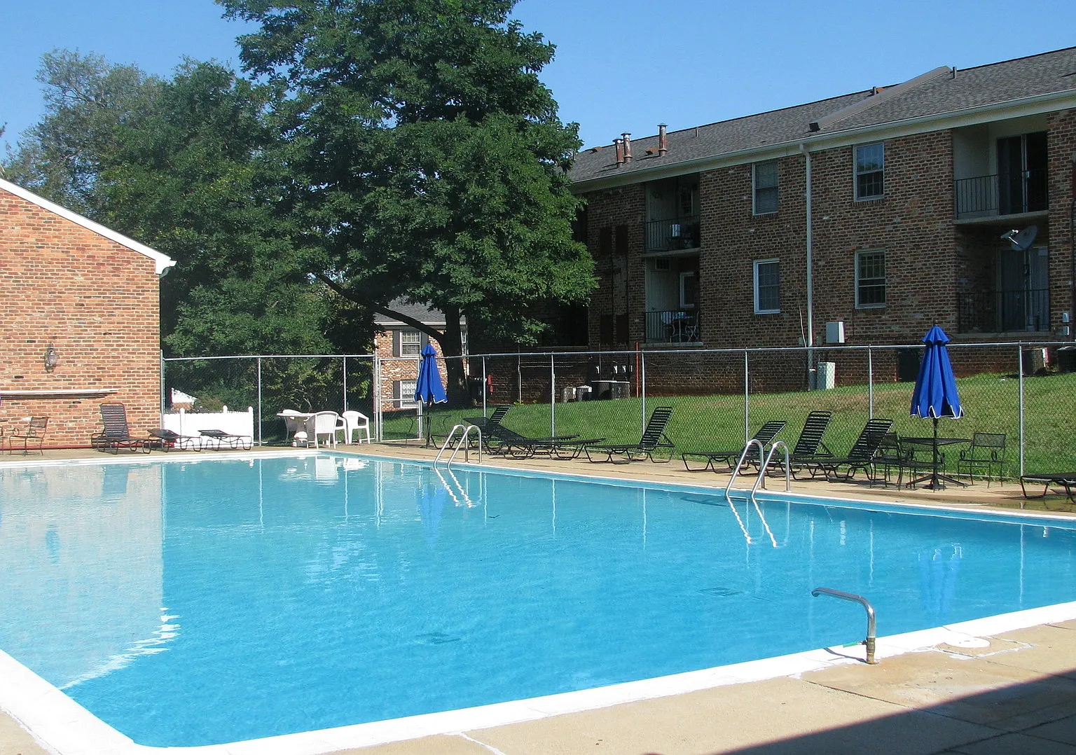 Hessian Hills Apts — Photo 2