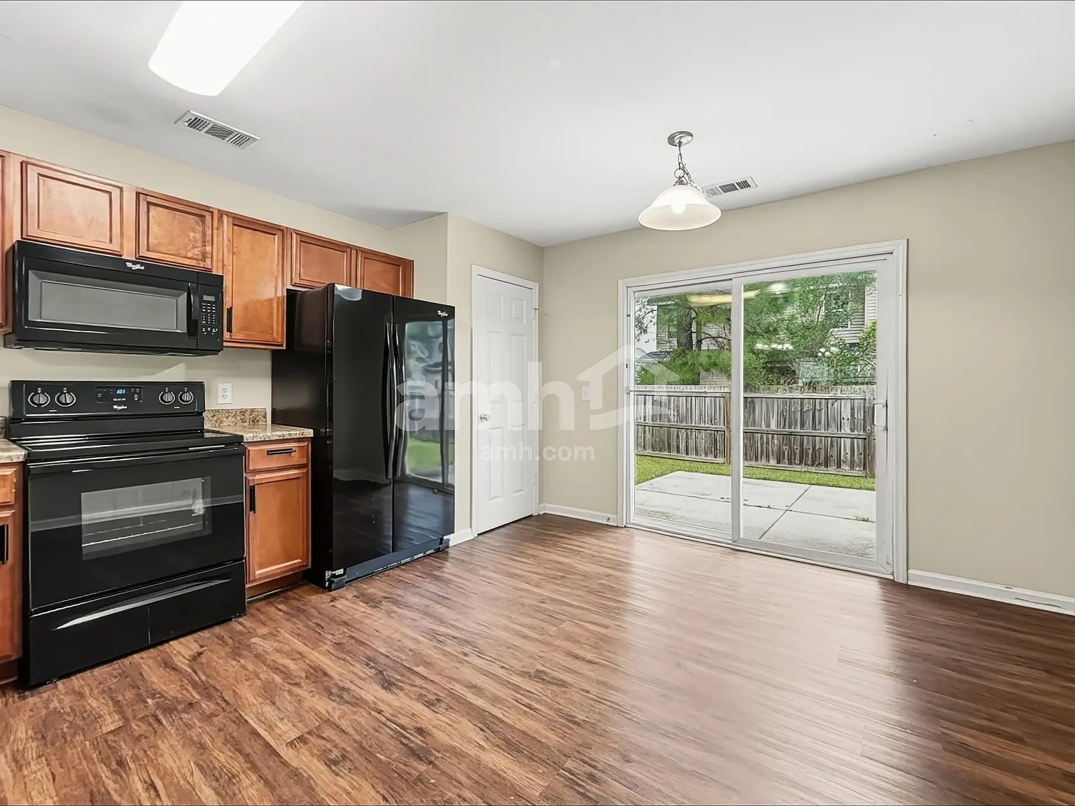 3 bed, 2.5 bath, 2448 sqft, $2,110 — Photo 4