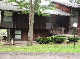 5 Country Squire Dr UNIT D, Cromwell, CT 06416