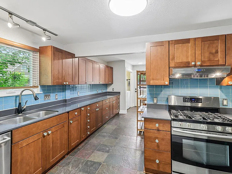 4315 Bellvue Ave — Photo 8