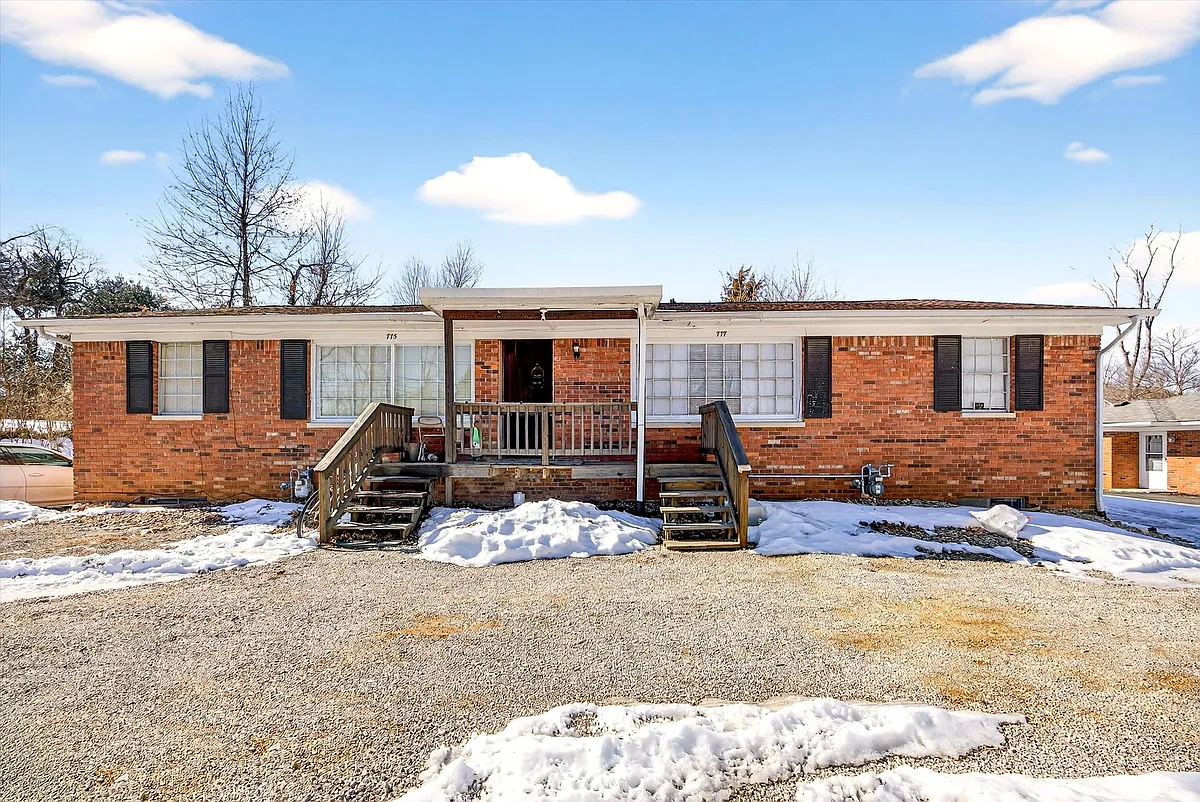 Building Photo - 775-777 N Smith Rd #3
