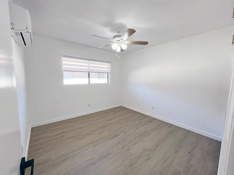 521-523 E Live Oak Ave — Photo 6