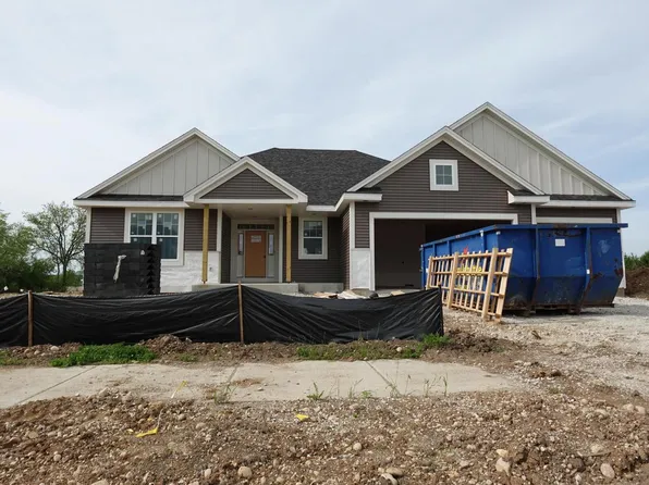 1302 Lynn CIRCLE, Oconomowoc, WI 53066