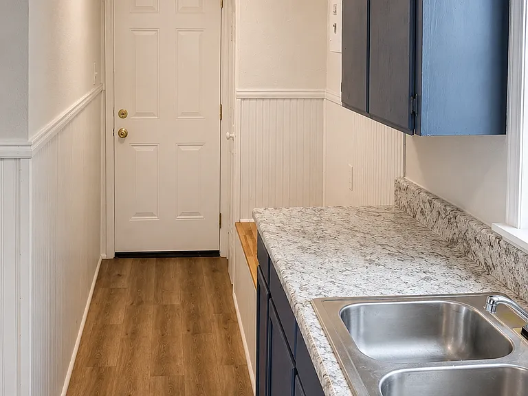 215 SE 38th St #215 — Photo 9