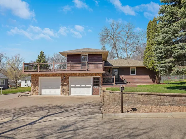 2930 Bay St, Wayzata, MN 55391