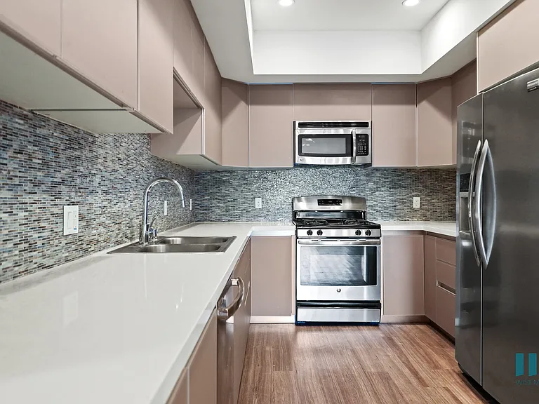 Full-Size Kitchen with Energy-Efficient Appliances and Ample Cabinet Storage