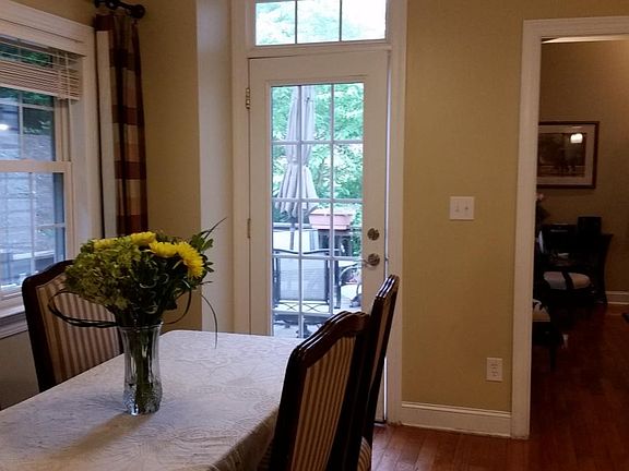Separate breakfast area and breakfast bar adjoining the kitchen with access to deck and backyard