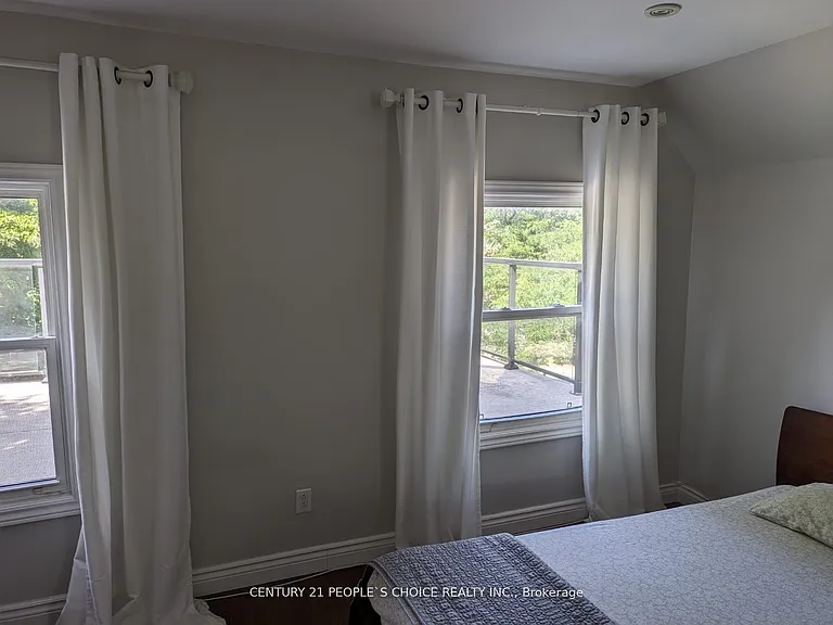 63 Stephen Dr — Photo 10
