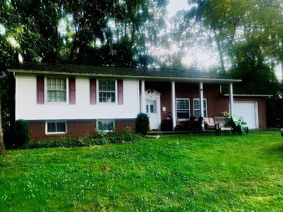 1st image of 956 Oakwood Dr