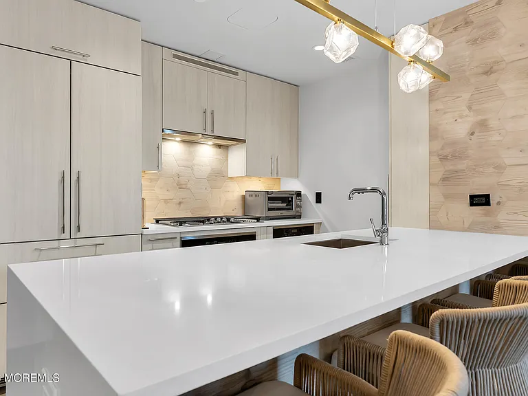 15 Morris Ave #611 — Photo 7