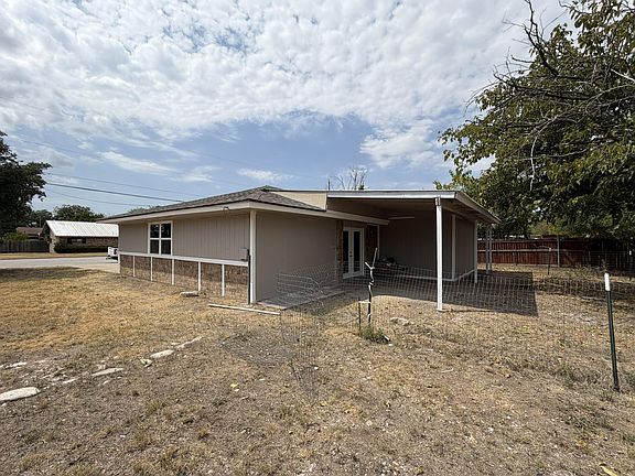 5th image of 202 Burleson St