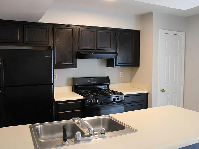 503 Randolph St — Photo 2