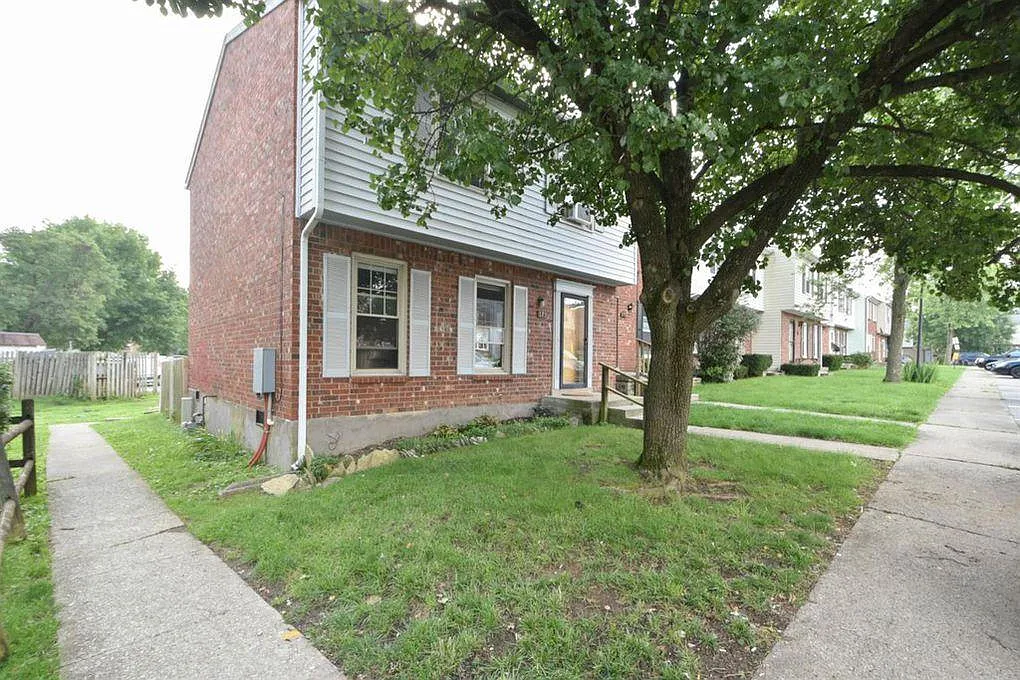 175 Hedgewood Ct — Photo 1