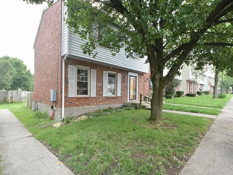 175 Hedgewood Ct — Photo 1