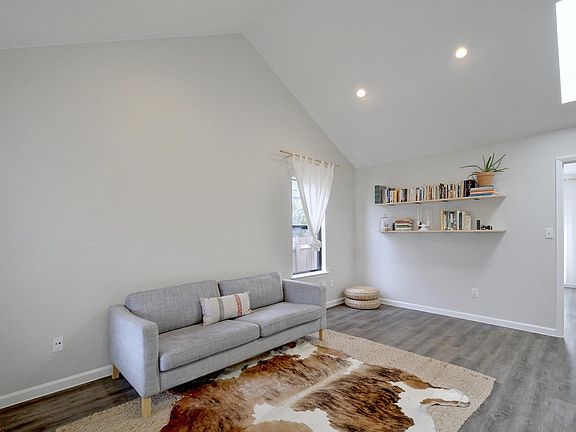 5th image of 909 Milford Way #A