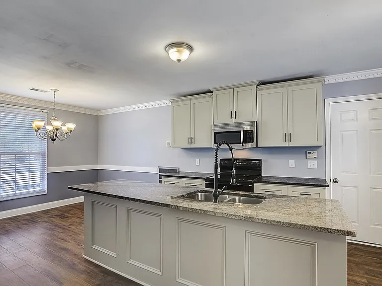 200 Retreat Ct W — Photo 9