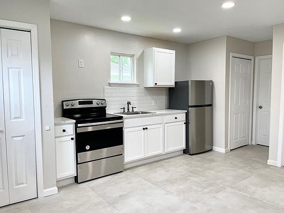4th image of 6818 Della St