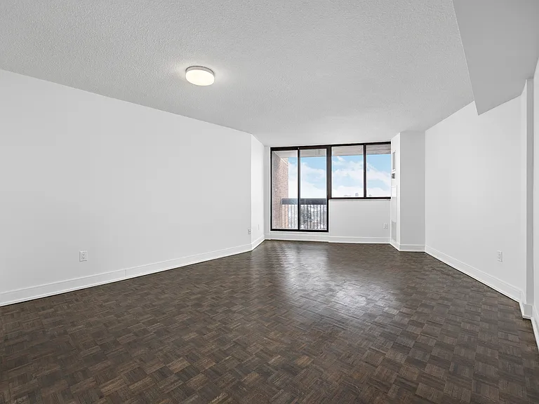 2445 The Collegeway — Photo 11