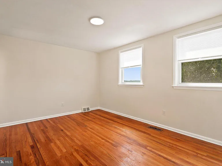 668 Renz St — Photo 15