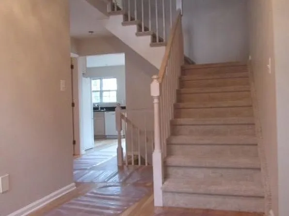 29 Spring Brook Dr, Annandale, NJ 08801
