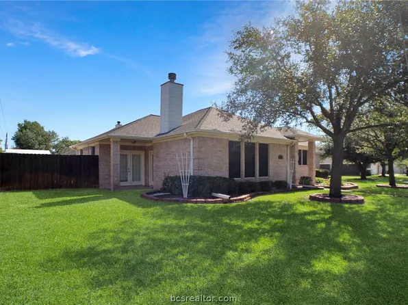 3200 Broadmoor Dr, Bryan, TX 77802