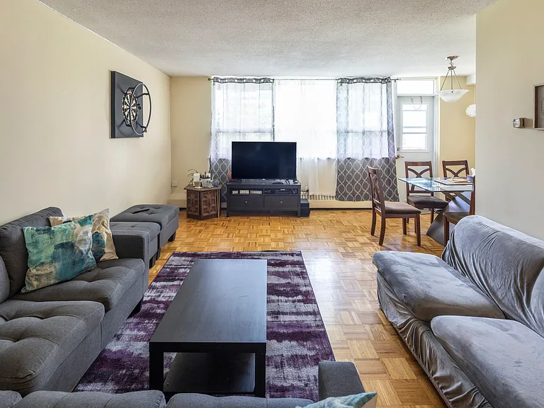5754 Yonge St — Photo 13