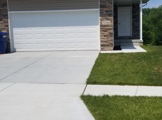 5760 Alex Ln, Lincoln, NE 68516