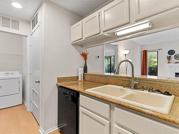 5th image of 1114 McClelen Way