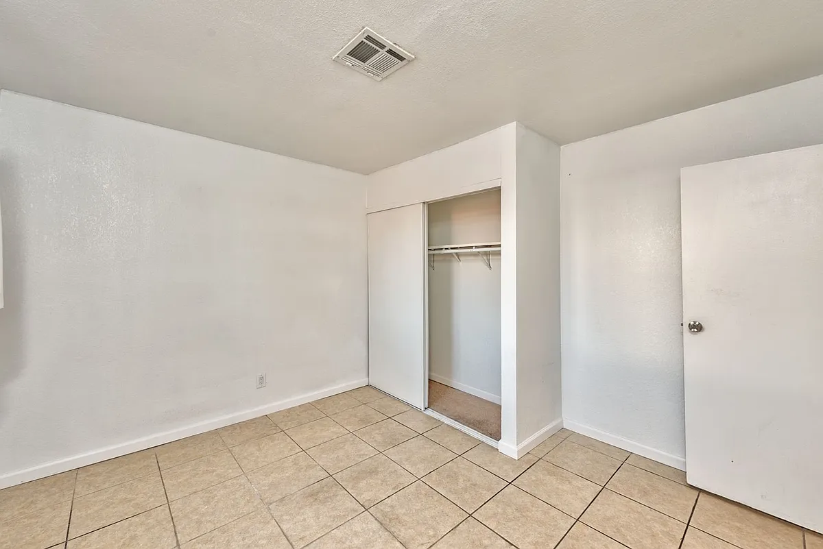 Photo 2 of 14 - 3912 Torsby Pl - Las Vegas, NV Building Photo - 3912 Torsby Pl