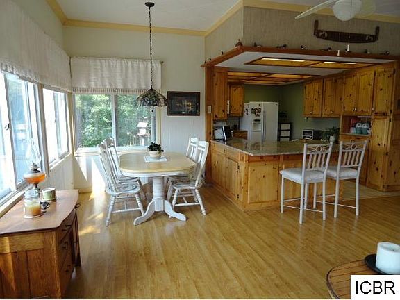 4th image of 1523 Suzanne Dr NE