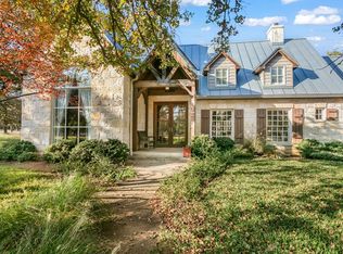 230 Lakewood Ln, Fredericksburg, TX 78624