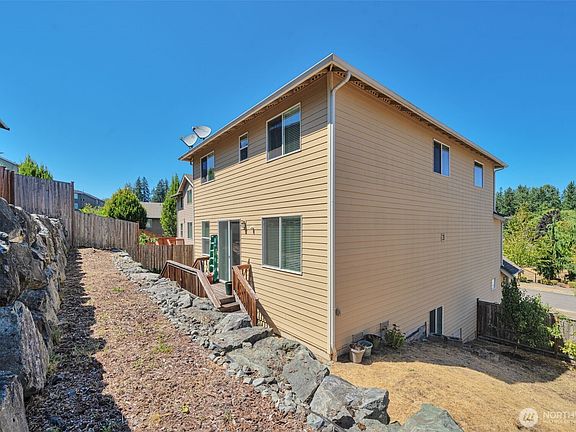 5th image of 909 SW 338th Street