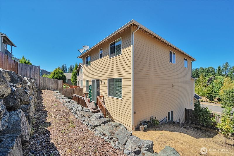 5th image of 909 SW 338th Street