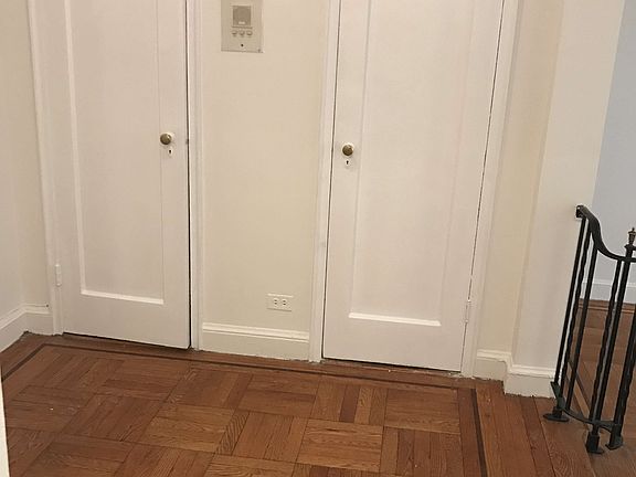 5th image of 25 Minetta Ln APT 3D