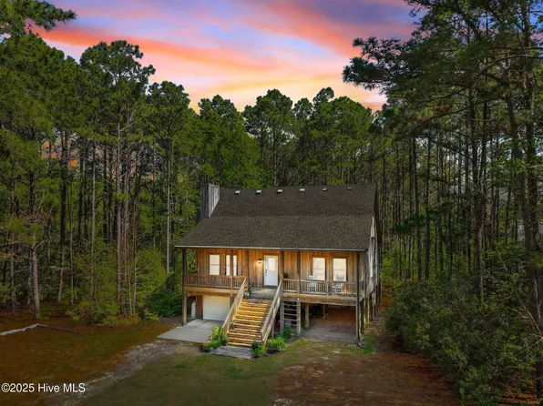 121 Pinewood Acres Drive, Powells Point, NC 27966