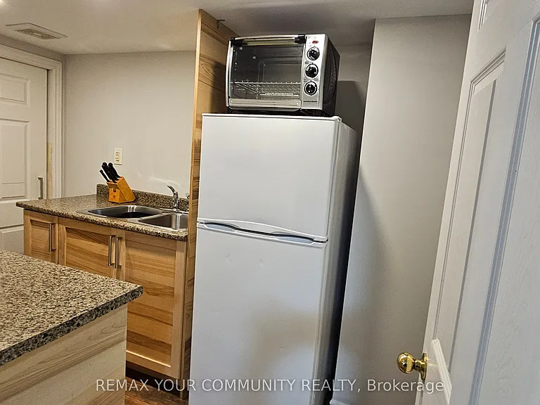 46 Courtland Cres #BASEMENT — Photo 7
