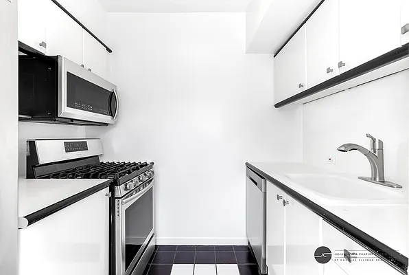 Rented by Douglas Elliman | media 22