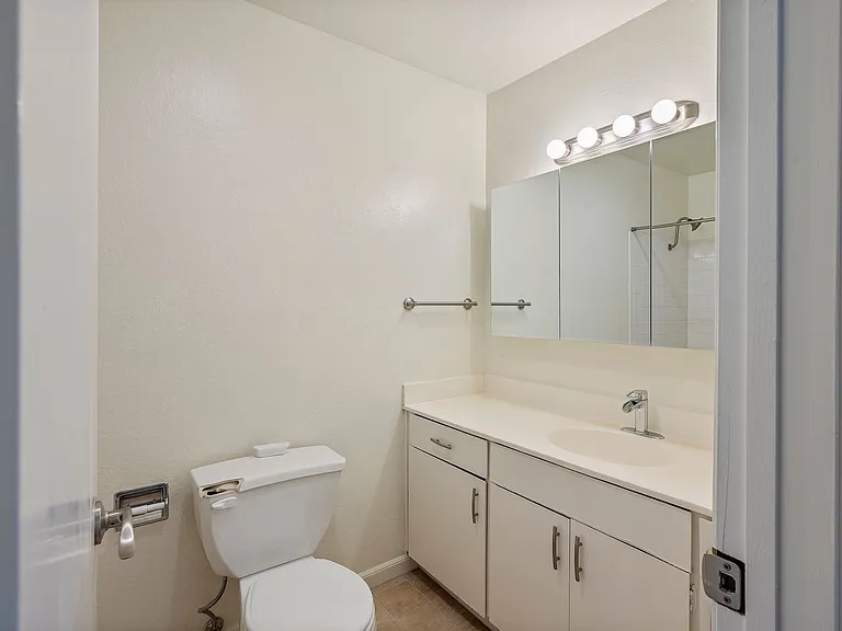 100 Devon Avenue — Photo 13