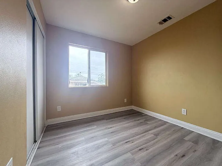 9011 Orchard Ave — Photo 9