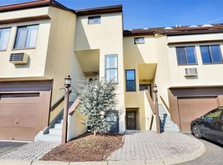89 Harbor Dr APT 207, Stamford, CT 06902