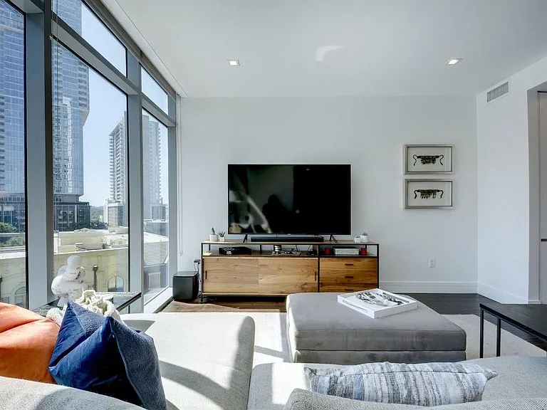 501 West Ave #703 — Photo 2
