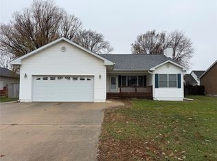 212 N 14th Ave, Winterset, IA 50273