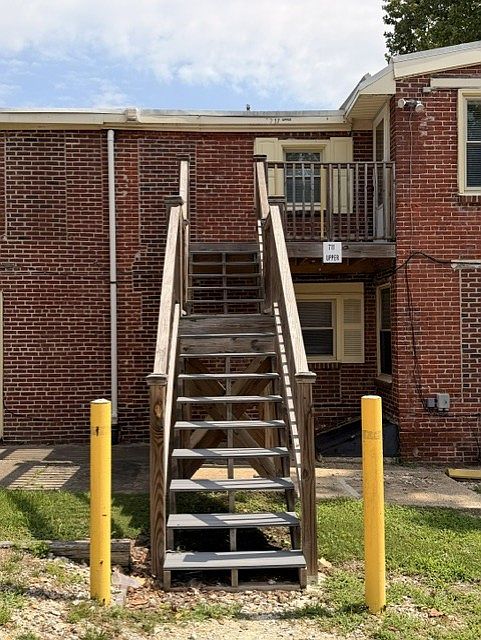1st image of 711 N Locust St #2