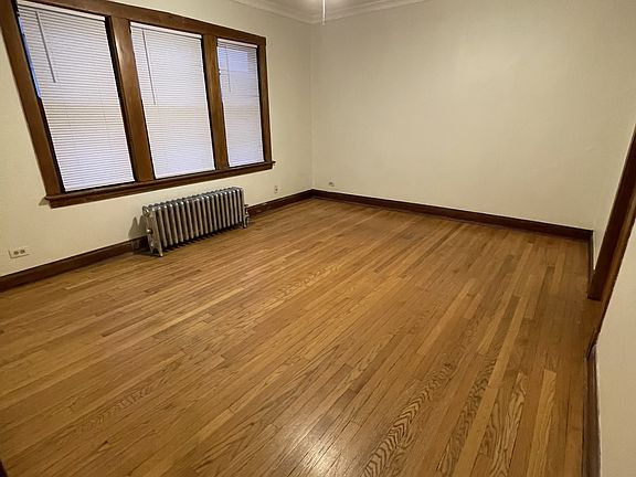 4th image of 1844 Clarence Ave