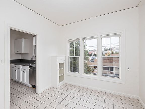 4th image of 421 Van Dyke Ave APT 21