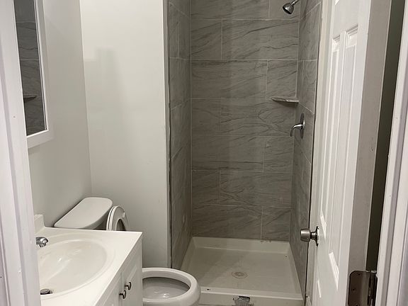 4th image of 154 Johnson Ave #1