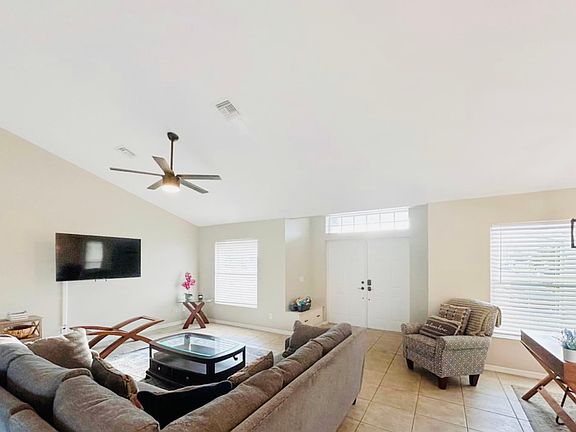 3rd image of 1005 SW 18th Ave